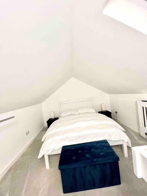 הוילה North Mymms Recently Renovated,Modern House. Train Station מראה חיצוני תמונה